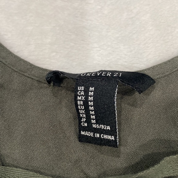 ⭐️ 2/$10 - sleeveless top - Picture 3 of 3